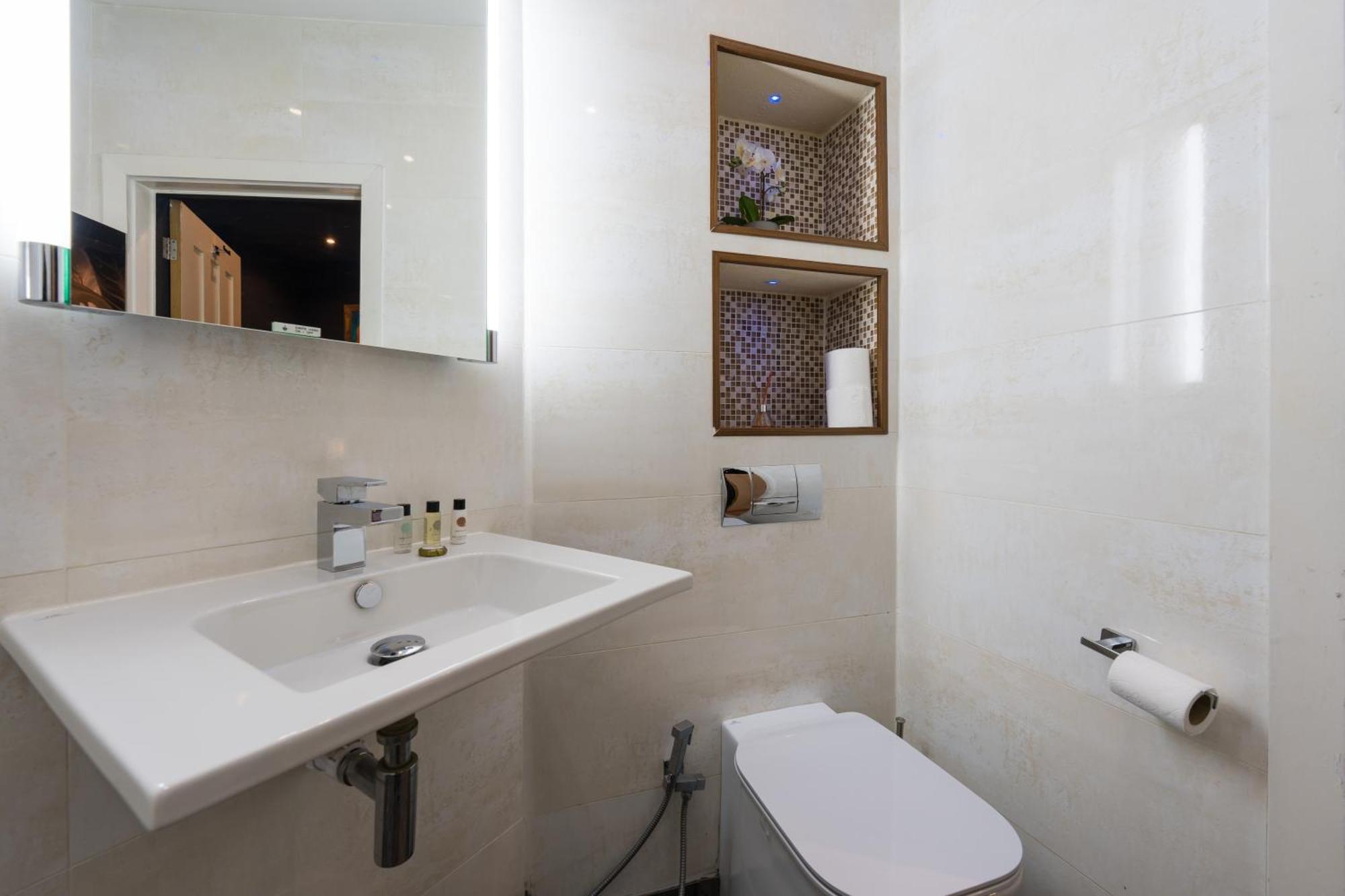 City Retreat, Spacious 4 Bed House, Games Room, Parking, Hot Tub & Bbq Cardiff Exterior photo