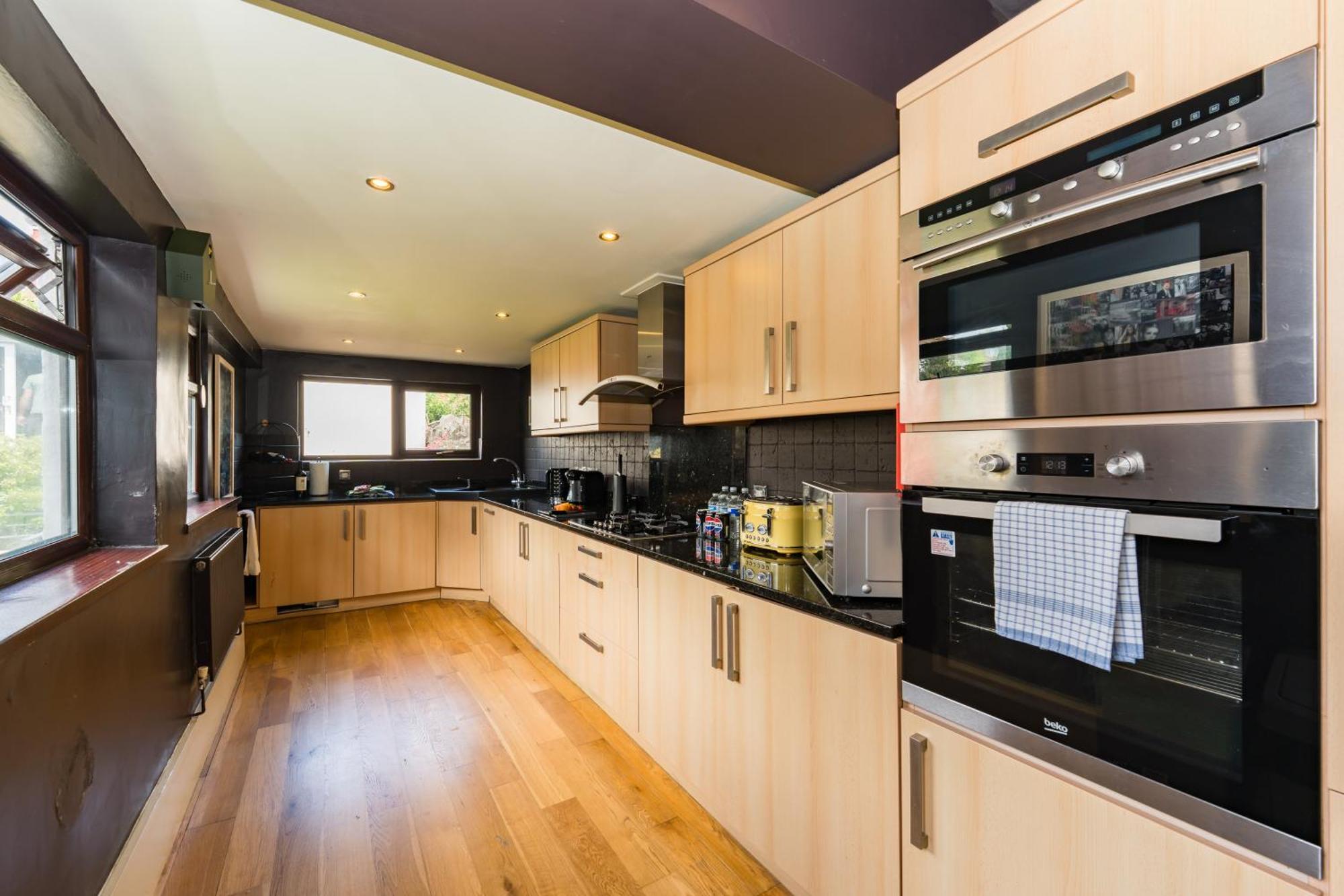 City Retreat, Spacious 4 Bed House, Games Room, Parking, Hot Tub & Bbq Cardiff Exterior photo