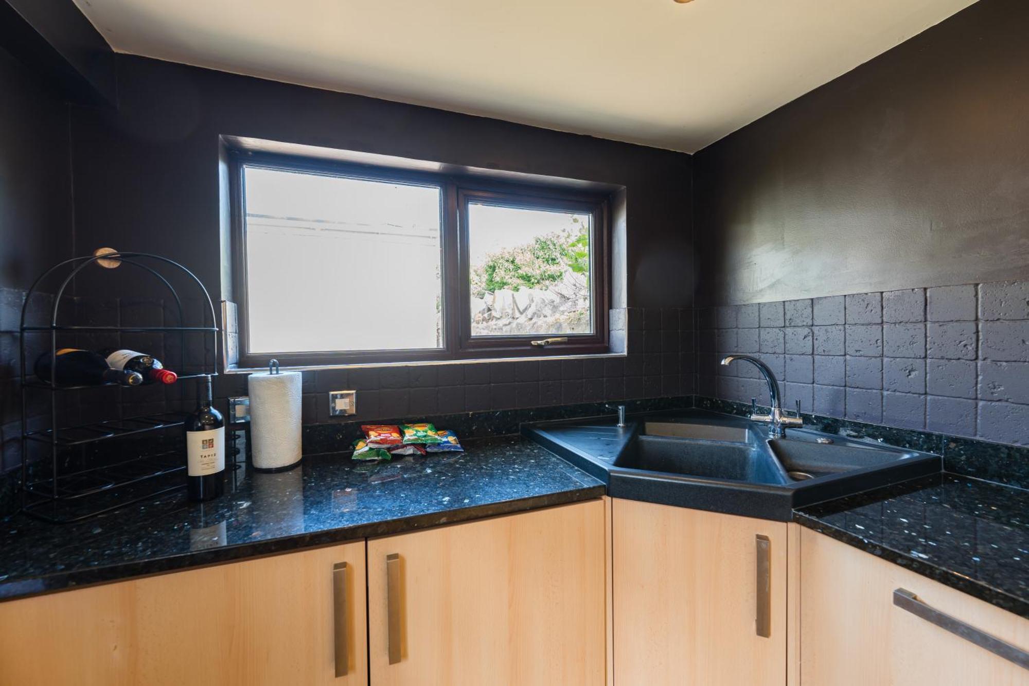 City Retreat, Spacious 4 Bed House, Games Room, Parking, Hot Tub & Bbq Cardiff Exterior photo