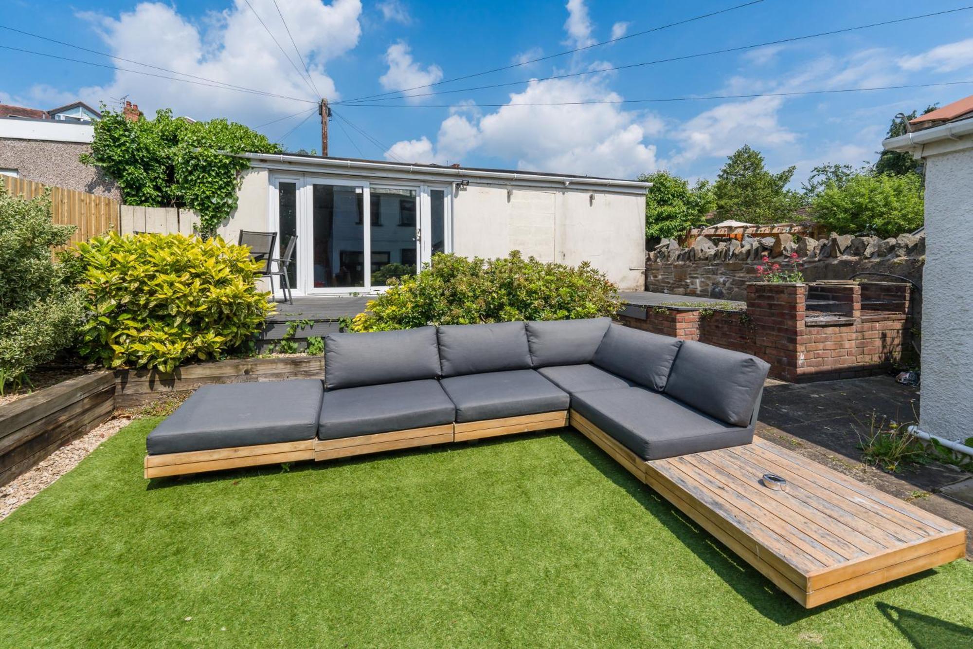 City Retreat, Spacious 4 Bed House, Games Room, Parking, Hot Tub & Bbq Cardiff Exterior photo