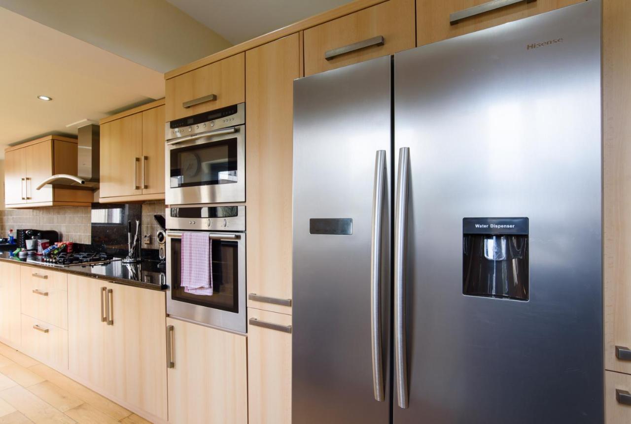 City Retreat, Spacious 4 Bed House, Games Room, Parking, Hot Tub & Bbq Cardiff Exterior photo